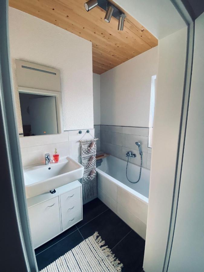 Zimmer M. Eigenem Bad Und Badewanne Direkt Am Wald Amoeneburg Exterior photo